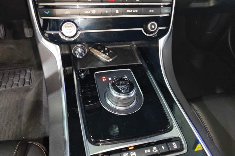 Used Jaguar XEL 2019 2.0T 250 PS Premium Edition
