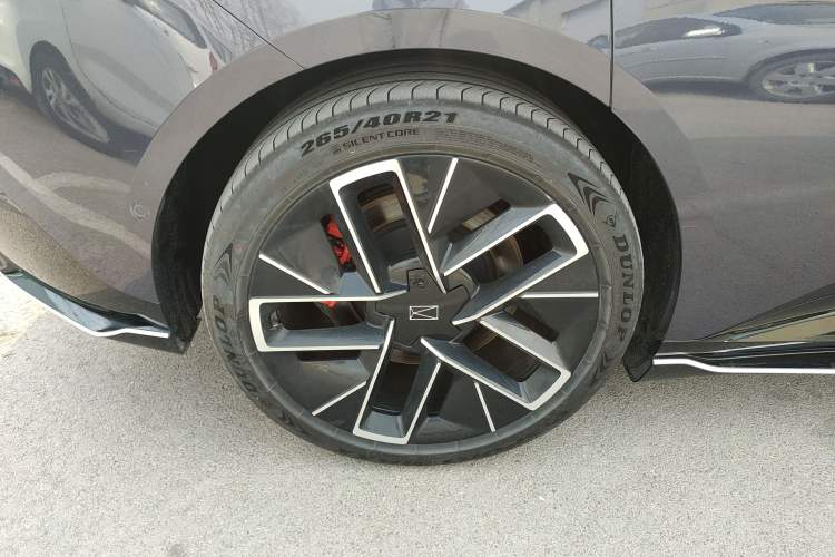 Used Avatr 12 2023 650 Three-Laser Four-Wheel Drive Performance Edition Right Rear Wheel Hub