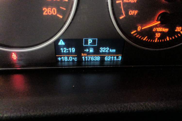 Used BMW 3 Series 2017 320Li Fashion Model Odometer Close Up