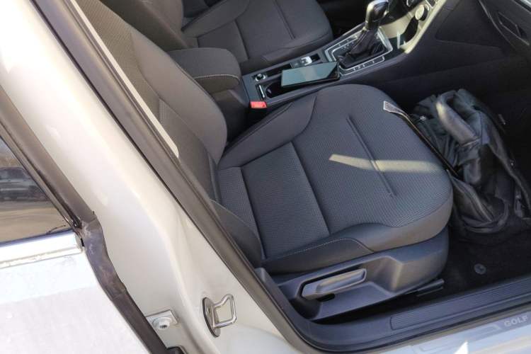 Used Volkswagen Golf 2017 1.6L Automatic Comfort Million-Vehicle Anniversary Edition