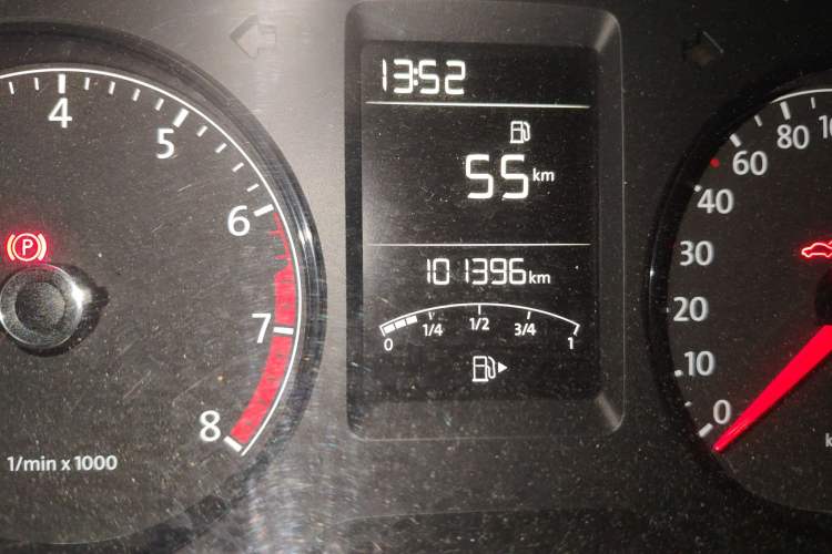 Used Volkswagen Gran Lavida 2013 1.6L Manual Fashion Model Odometer Close Up