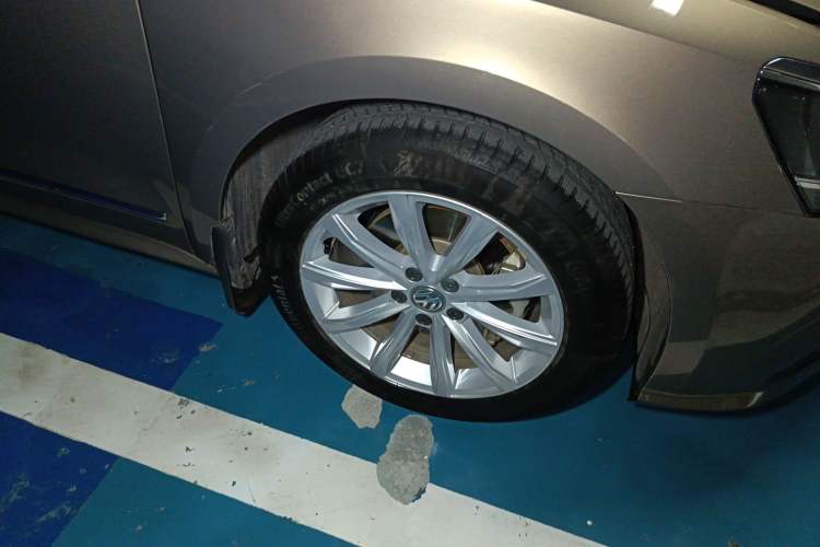 Used Volkswagen Passat 2016 330TSI DSG Prestige Edition Right Front Wheel Hub