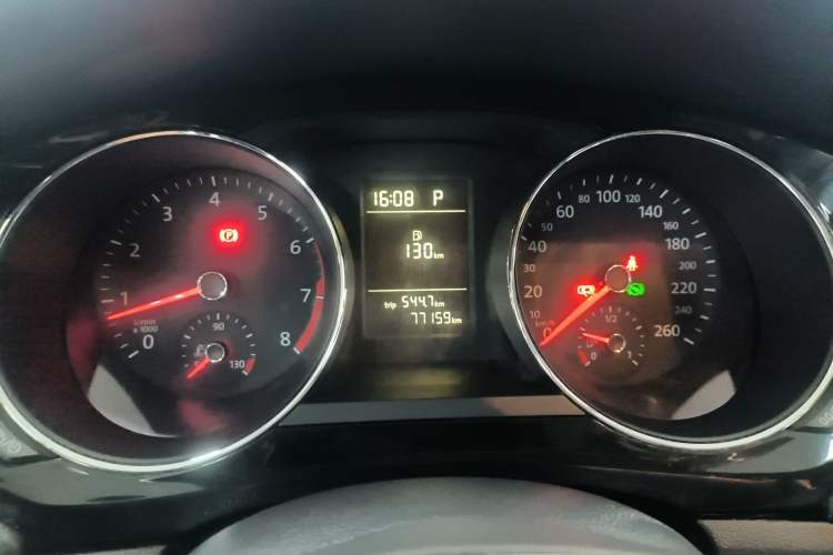 Used Volkswagen Sagitar 2015 230TSI Automatic Comfort Version Instrument Cluster