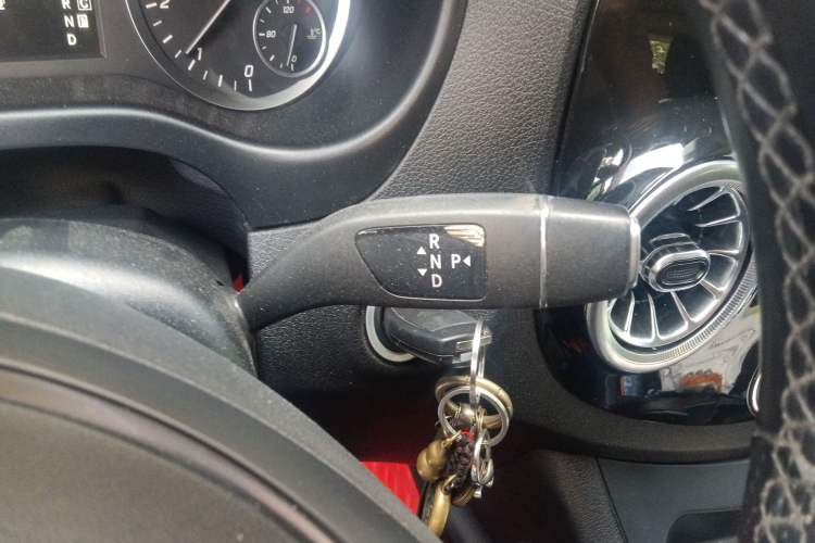 Used Mercedes-Benz Vito 2020 2.0T Business Version 7 Seats Gear Lever