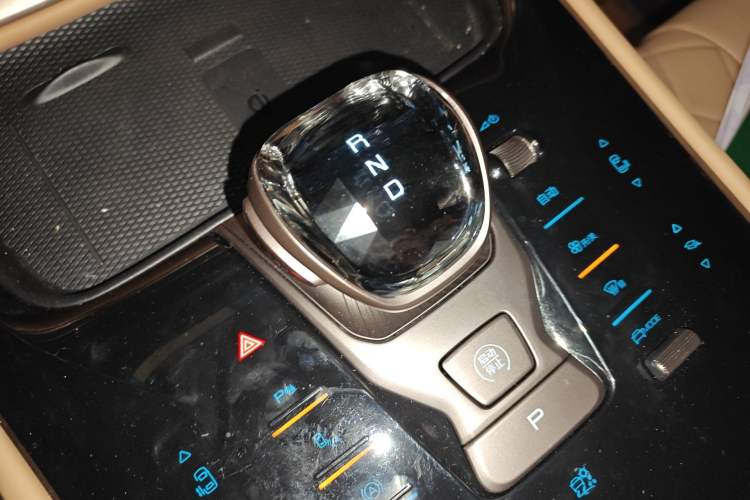 Used Denza D9 2023 DM-i 965 Luxury Model Gear Lever