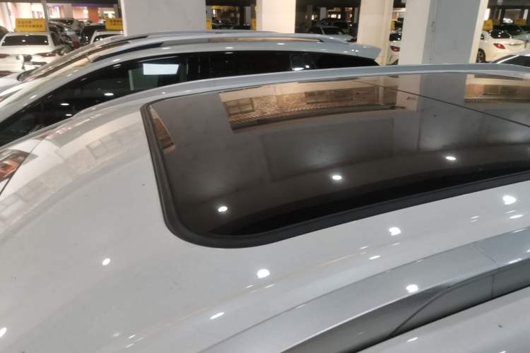 Used AION Y 2022 Plus 70 Tech Edition Roof