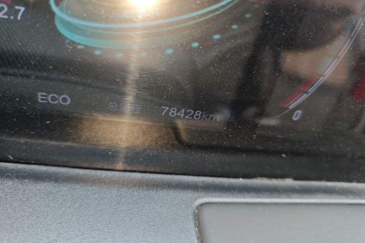 Used NETA U 2022 Zhi 400 Lithium-Nickel-Manganese-Cobalt Energy System Odometer Close Up