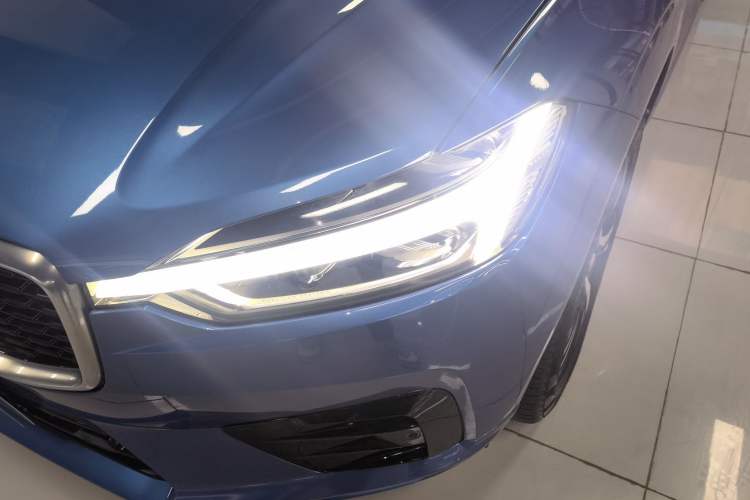 Used Volvo XC60 2019 T5 4x4 Smart & Dynamic Sport Edition China VI Standard