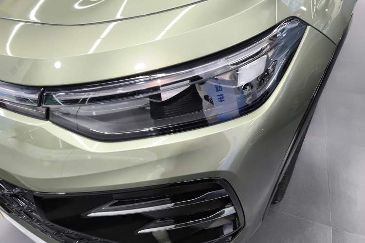 Used Volkswagen Tayron 2025 Tiguan L 380TSI 4Motion Luxury Left Front Headlight