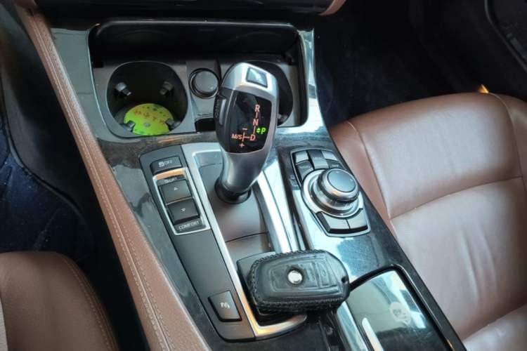 Used BMW 5 Series 2014 525Li Leading Model
