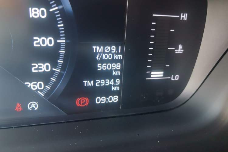 Used Volvo S90 2020 T4 SmartDrive Luxury Edition Odometer Close Up