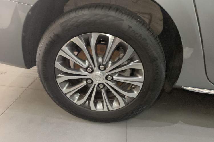 Used Buick GL8 2023 Facelifted Land Cruiser Executive Luxury Version
