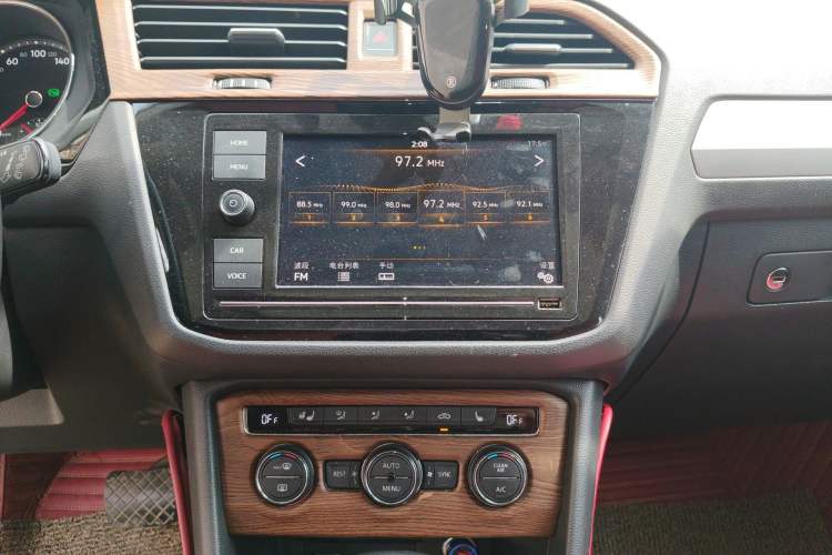 Used Volkswagen Tiguan L 2019 330TSI Automatic Two-Wheel Drive Smart Luxury Version China VI Standard Audio And AC Panel