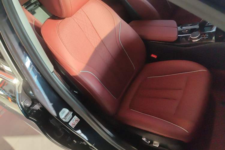 Used BMW 5 Series 2021 525Li Luxury Package Right Front Seat