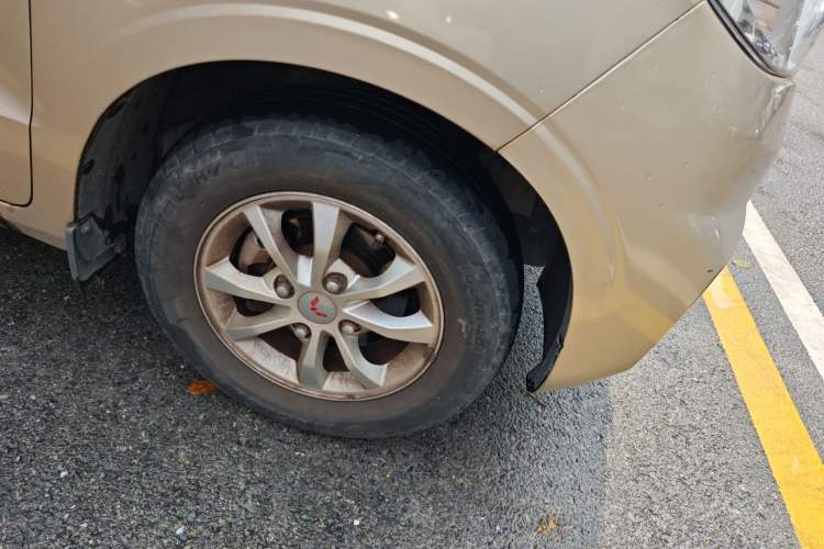 Used Wuling Hongguang V 2019 1.5L Enjoyment Version China VI LAR Right Front Wheel Hub