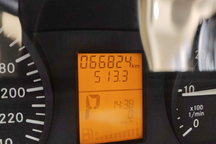 Used Karson Vito 2015 C7 3.0L Commercial Standard Model Odometer Close Up