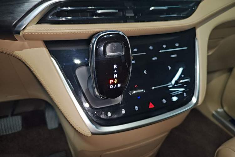 Used Buick GL8 2021 ES Land Cruiser 653T Luxury Edition Gear Lever