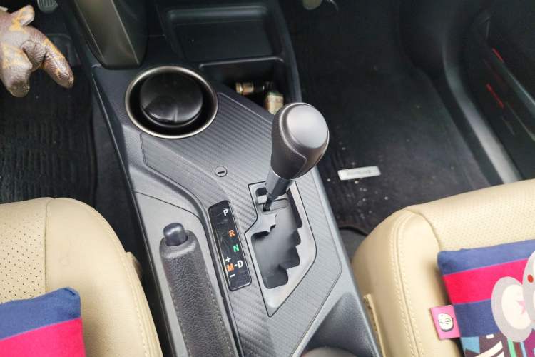 Used Toyota RAV4 2013 2.0L CVT Two-Wheel Drive Urban Edition Gear Lever