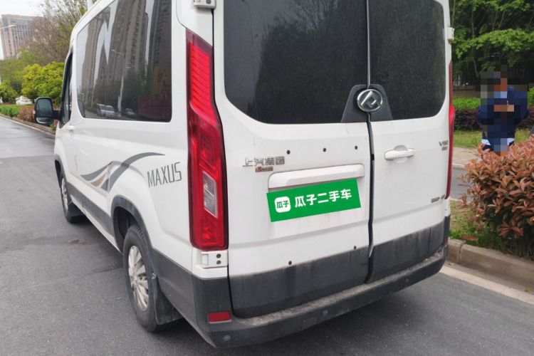 Used SAIC MAXUS Xintu V90 2022 2.0T AMT Yunjie Front-Wheel-Drive Short Wheelbase Mid-Roof Design with Single Rear Tire and 6 Seats