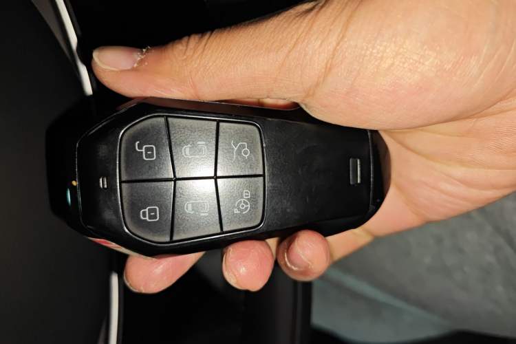 Used XPeng X9 2024 610 Long-Range Pro
