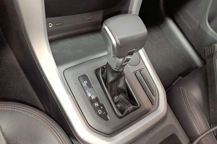 Used SAIC MAXUS T60 2017 2.0T Gasoline Automatic Two-Wheel Drive High-Ride Elite Standard Cabin