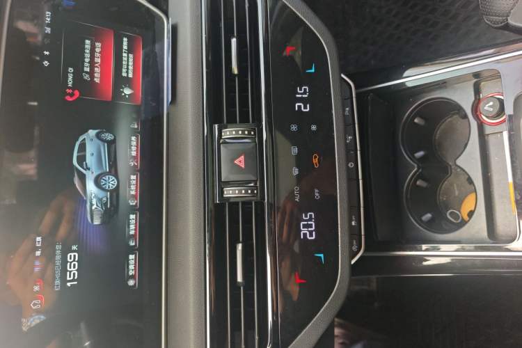 Used Hongqi HS5 2022 Revised Version 2.0T Smart Connect Flagship Edition
