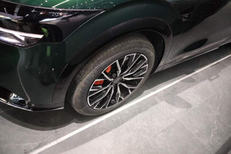 Used Zeekr 7X 2025 100 kWh Long-Range Rear-Wheel Drive with Intelligent Driving Features