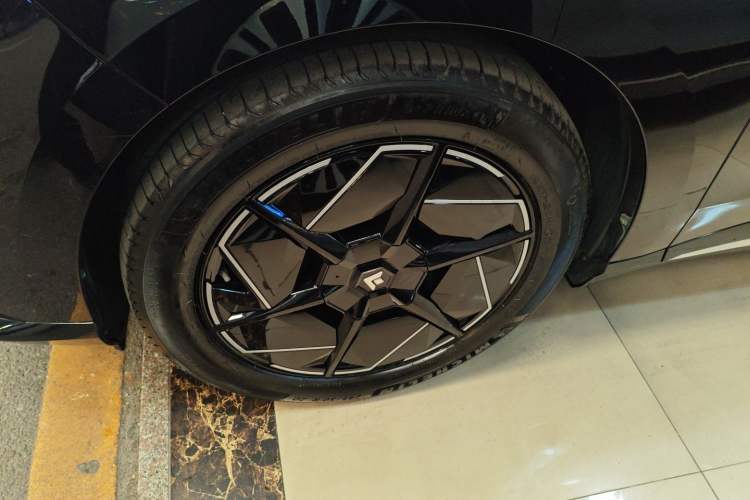 Used Hyptec HT 2024 825 Ultra-High Voltage Intelligent Driving Edition
