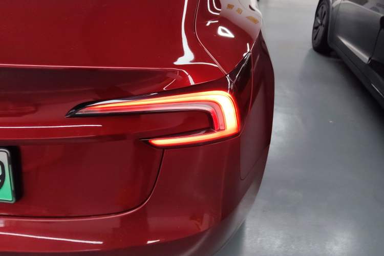 Used Tesla Model 3 2023 Long-Range All-Wheel-Drive Version Right Rear Taillight