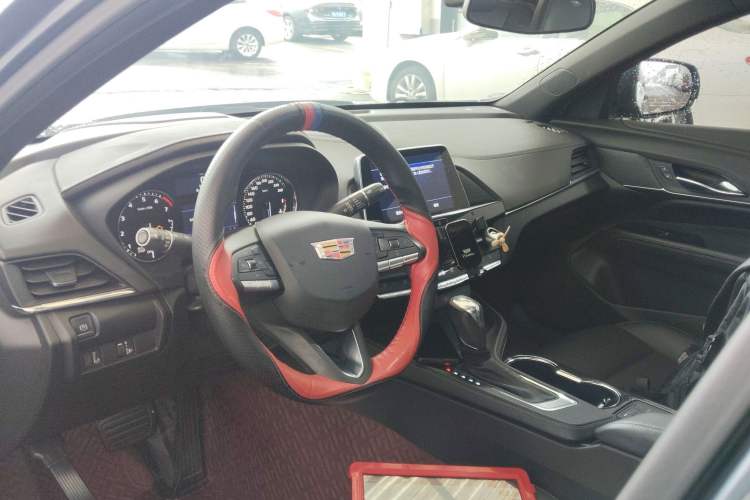 Used Cadillac CT4 2021 28T Fashion Edition Center Console