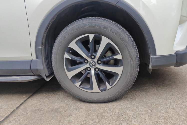 Used Toyota RAV4 2018 2.0L CVT Two-Wheel Drive Fashion X Edition Right Front Wheel Hub