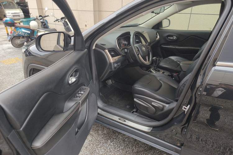 Used Jeep Cherokee 2016 2.0L Leading Edition