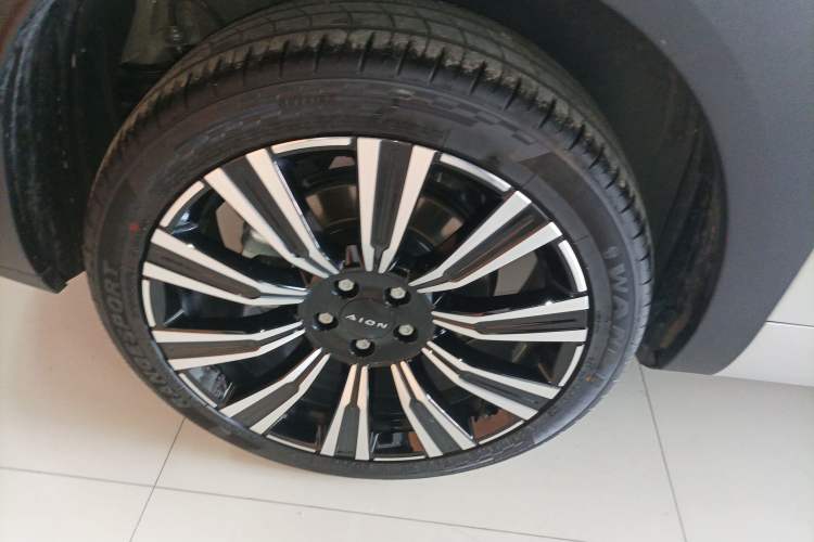 Used AION i60 2026 Model 530 Advanced Edition Right Rear Wheel Hub