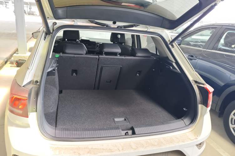 Used Volkswagen T-ROC 2021 280TSI DSG Two-Wheel Drive Comfort Connect Edition Trunk