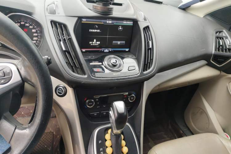 Used Ford Kuga 2013 2.0L GTDi Four-Wheel Drive Premium Model Audio And AC Panel