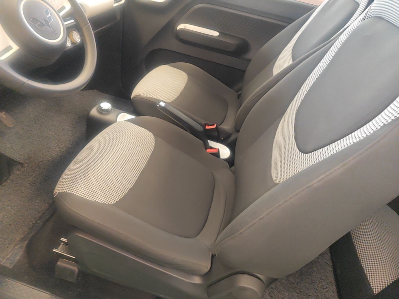 Vordere Reihe im Auto