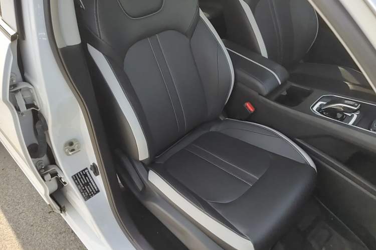 Used Dongfeng Aeolus E70 2021 Revised Version 2 360H Battery-Swap Edition Right Front Seat