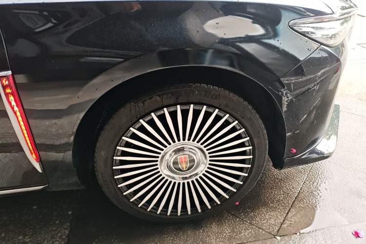 Used Hongqi H5 2025 1.5T DCT Qiyun 500 000th Unit Commemorative Edition Right Front Wheel Hub