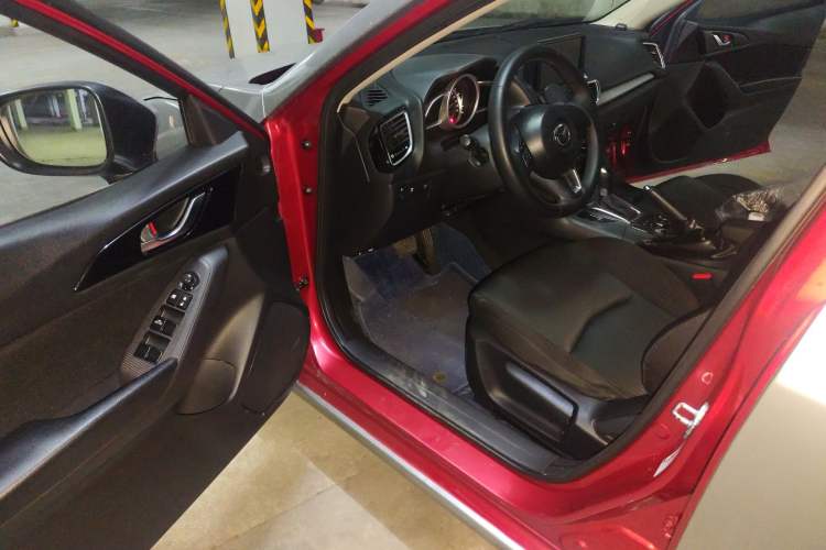 Used Mazda 3 Axela 2016 Sedan 1.5L Automatic Comfort Model
