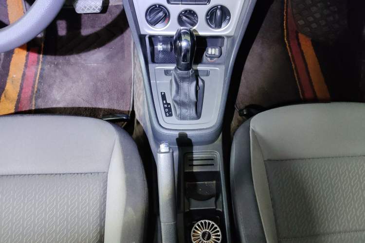 Used Volkswagen Gran Lavida 2013 1.6L Automatic Fashion Model