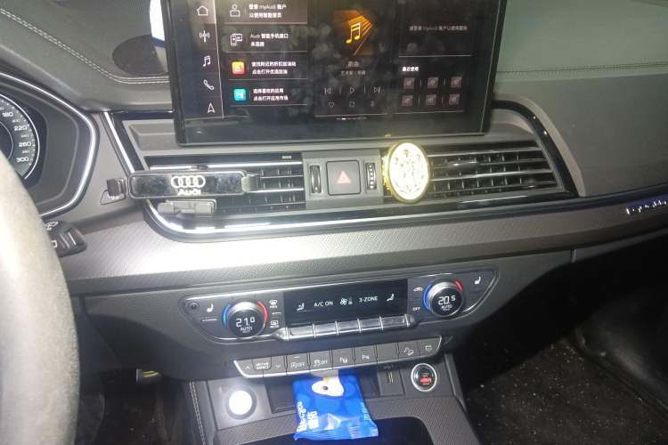 Used Audi Q5L 2025 45 TFSI Luxury Dynamic Edition Audio And AC Panel