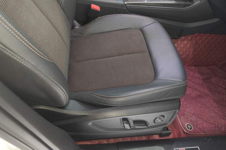 Used Audi Q5L 2018 45 TFSI Prestige Fashion Edition China V Emission Standard Right Front Seat