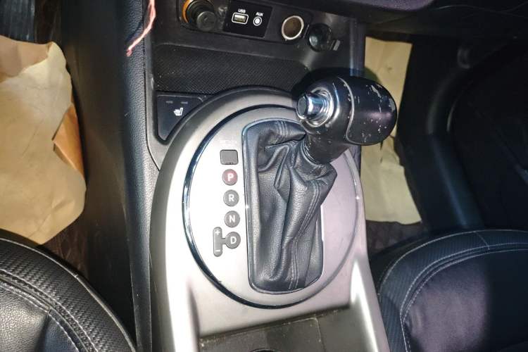 Used Kia Sportage R 2015 2.0L Automatic Two-Wheel Drive DLX Model Gear Lever