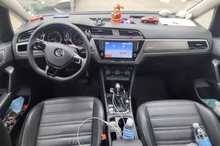 Used Volkswagen Touran 2016 Volkswagen Touran L 280TSI DSG Comfort Edition Center Console