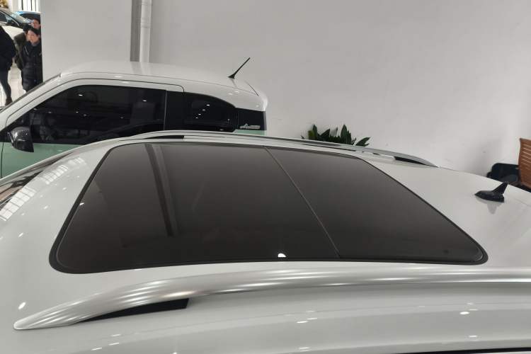 Used Volkswagen T-ROC 2023 300TSI DSG Two-Wheel-Drive Chen Guang Edition