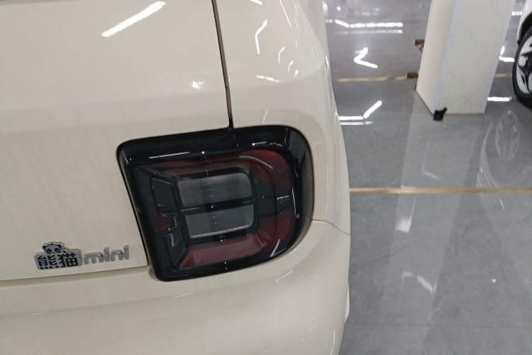 Used Geely Galaxy Panda 2025 210 km – Yuanqi Bear Right Rear Taillight