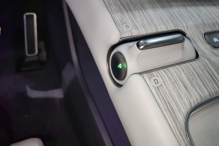 Used Nio ET7 2024 75 kWh Executive Edition Gear Lever