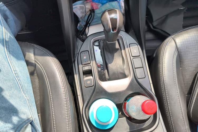 Used Hyundai Santa Fe 2013 Revised Version 2.4L Automatic All-Wheel Drive Luxury Trim
