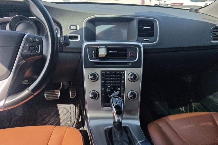 Used Volvo S60 2016 S60L T4 Zhiyuan Edition
