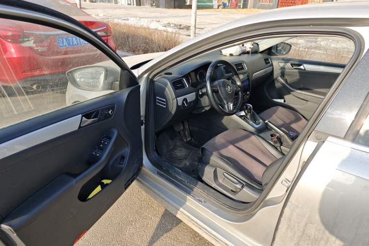 Used Volkswagen Sagitar 2012 1.4TSI Automatic Luxury Edition
